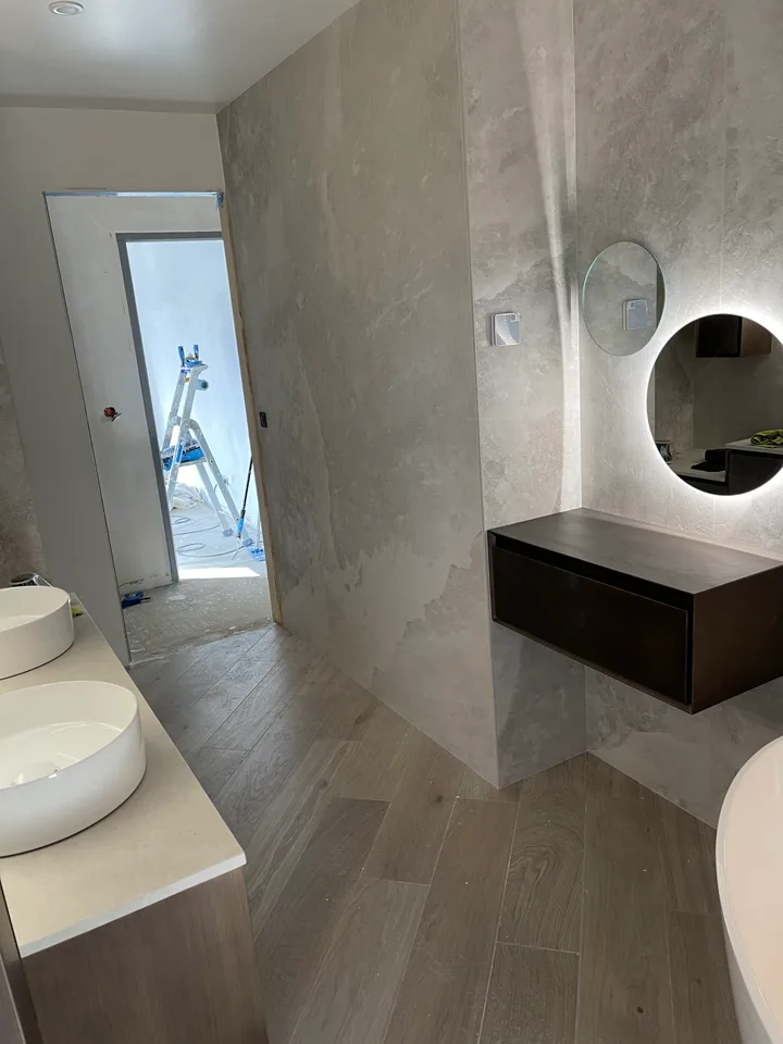 Vue depuis l'entrée de la salle de bain