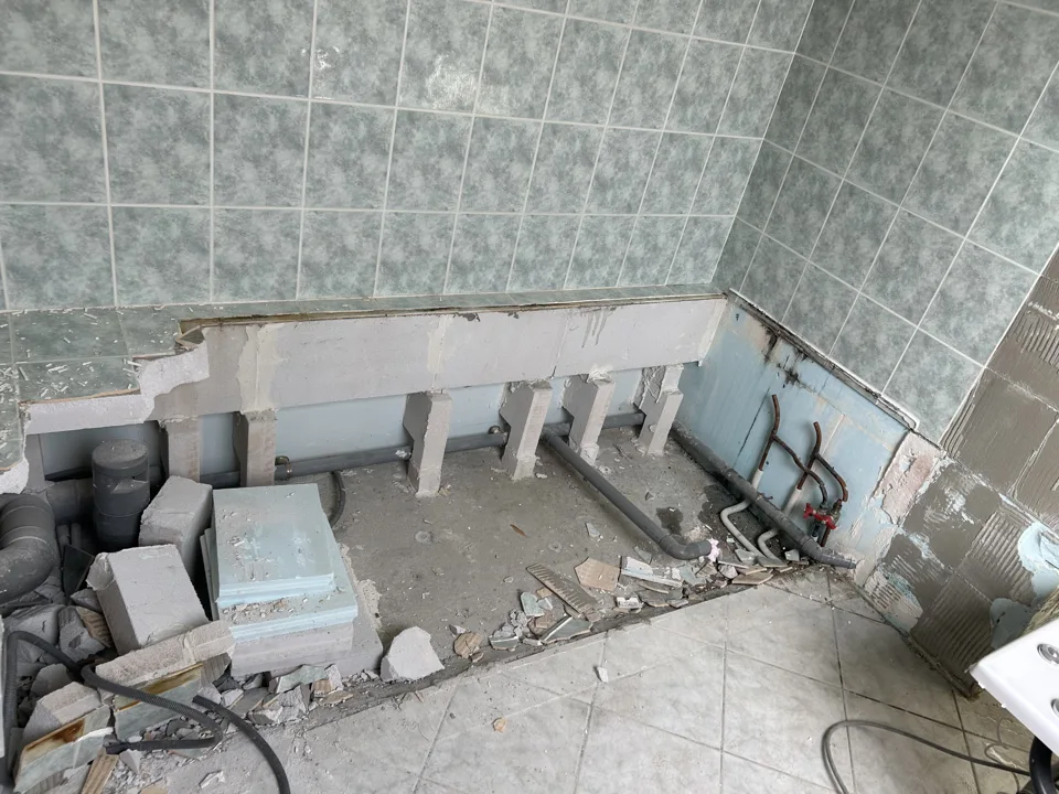 Dépose de la baignoire et des réseaux