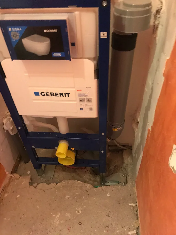 Bâti-support Geberit posé avant l'habillage
