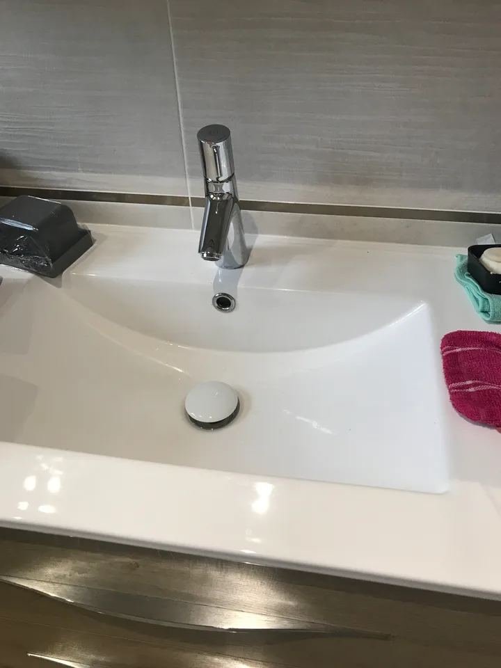 Vasque et mitigeur chromé