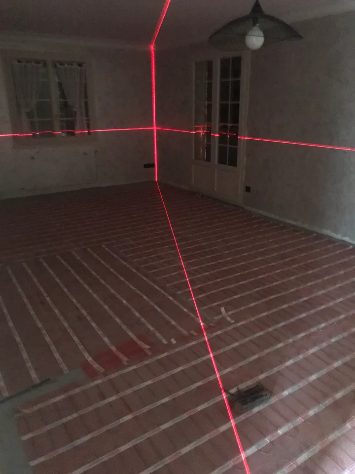 Traçage au laser avant la pose